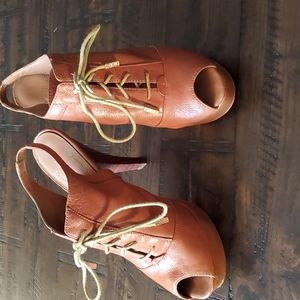 BCBG Girls TieUp Platform Booties Sz 6.5